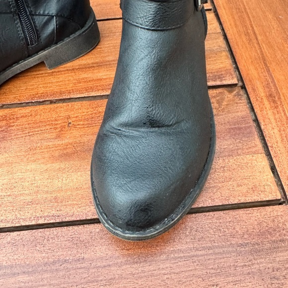 JustFab Flat Boots Ride Around Size 7 Wide Width - Picture 2 of 16